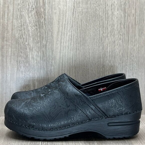 Sanita Shoes Womens Sz 38 Tooled Leather The Original Danish Clogs Slip On Black - Picture 2 of 13